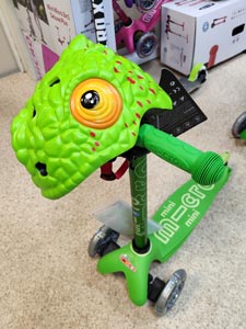 комплект аксессуаров для самоката в зеленых тонах