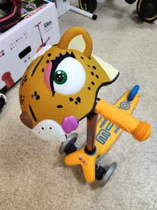 шлем леопард в цвет самоката Mini Micro Deluxe абрикос