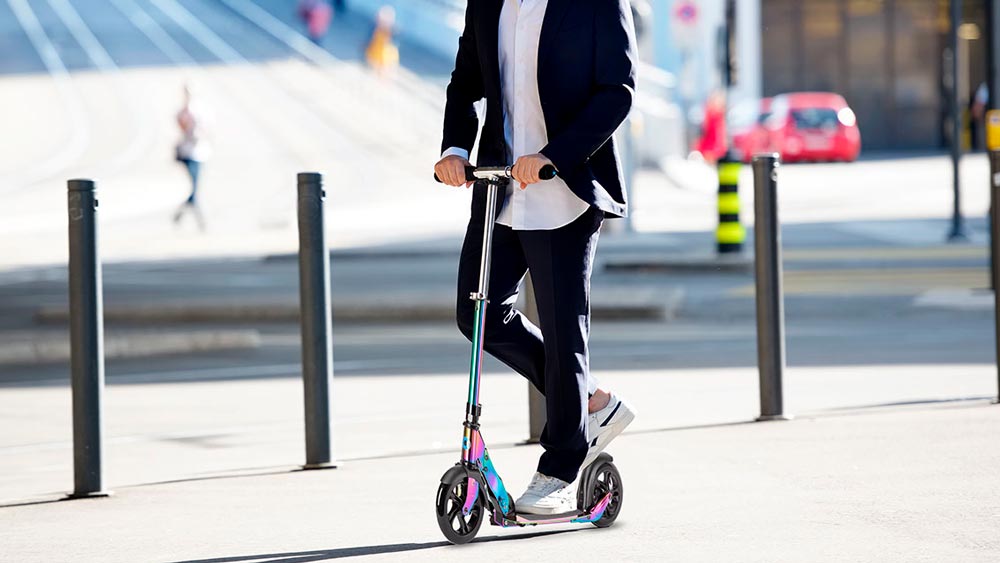 Двухколесный самокат Micro Classic Neochrome 200mm PU Двухколесный самокат Micro Classic Neochrome 200mm PU