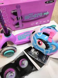 комплект аксессуаров для самоката в голубо-розовых тонах